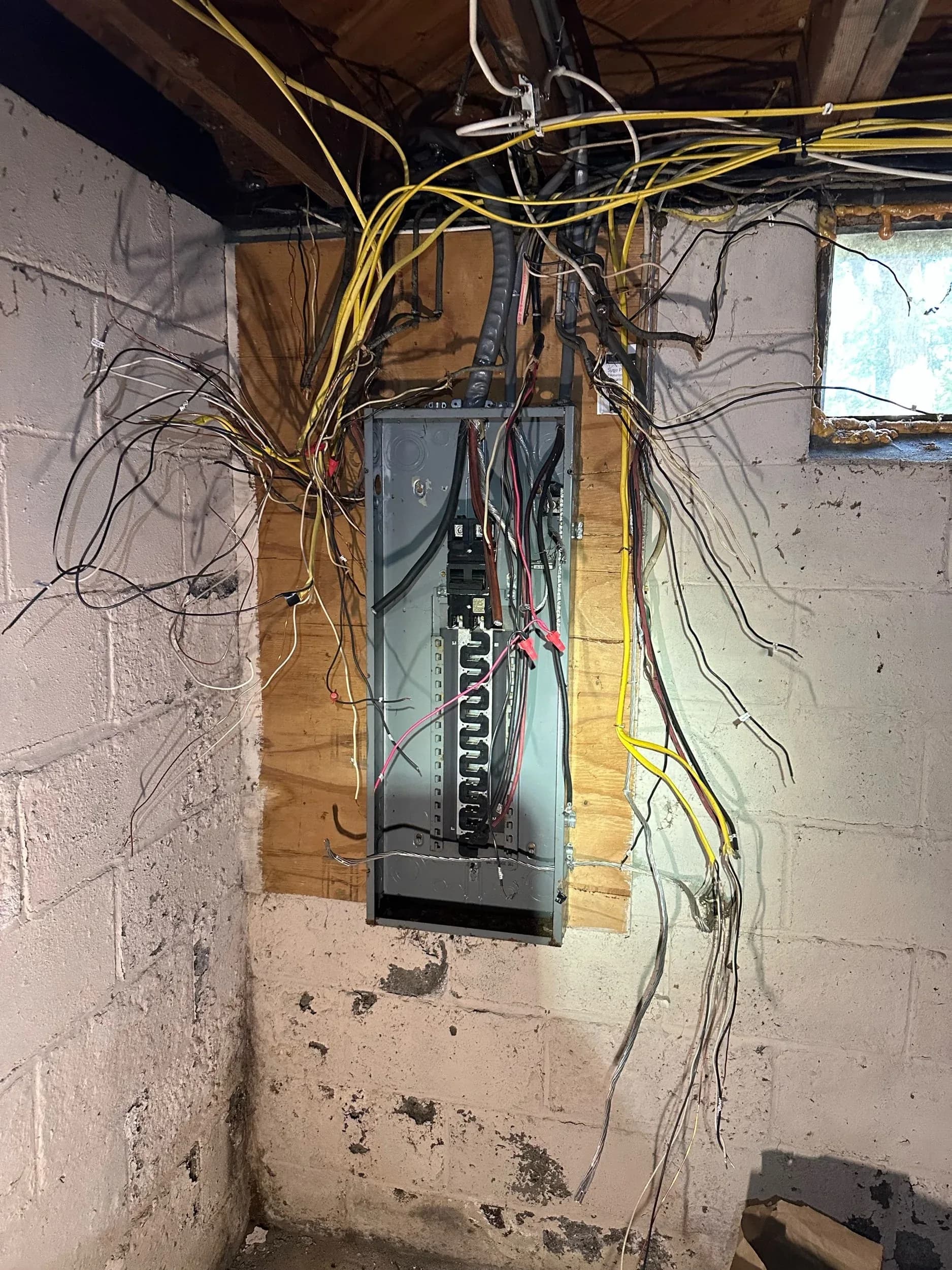 Basement Panel Interior Wiring Breakers Closeup