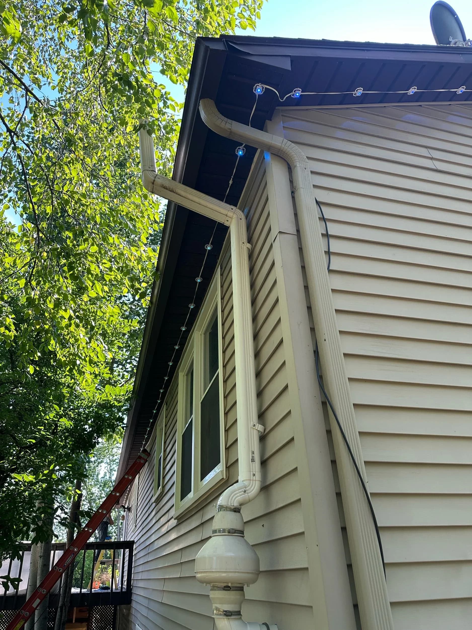 Low Voltage Permanent Holiday Lighting Gutter Install